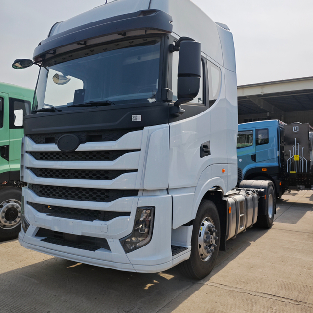 Hiệu suất mạnh mẽ CAMC 4X2 560 HP Động cơ diesel Tractor